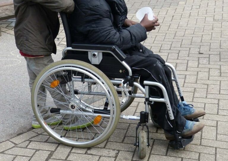 Manual vs Power Wheelchairs